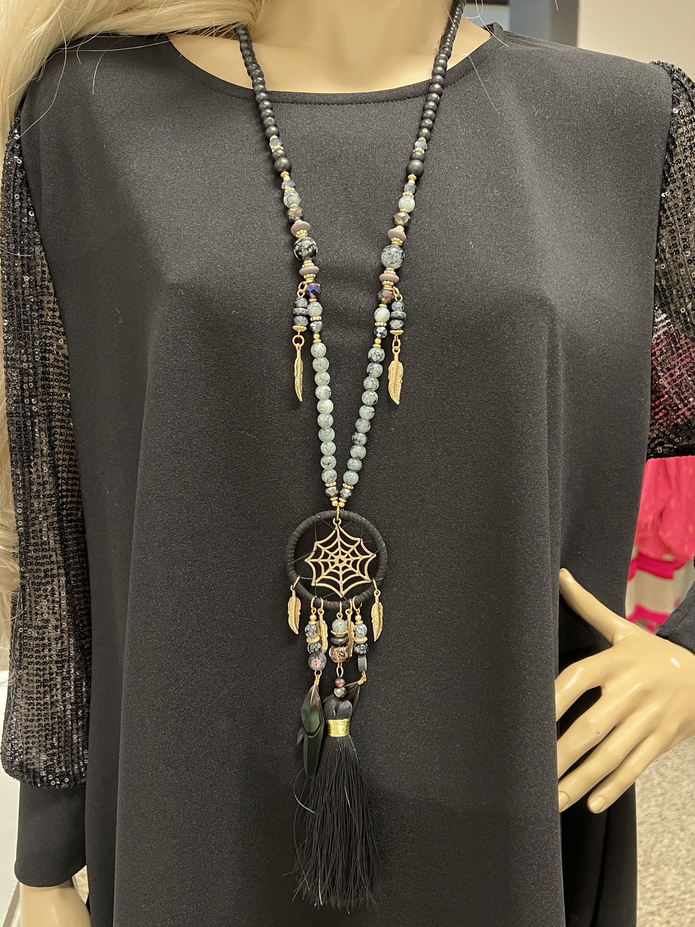 Enrica - Perlehalskæde med smukke perler og guld vedhæng